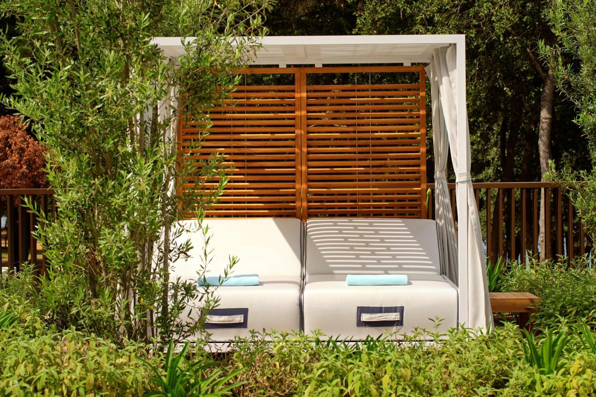 Grand Hotel Brioni Pula, A Radisson Collection Hotel Esterno foto Cabana at the pool