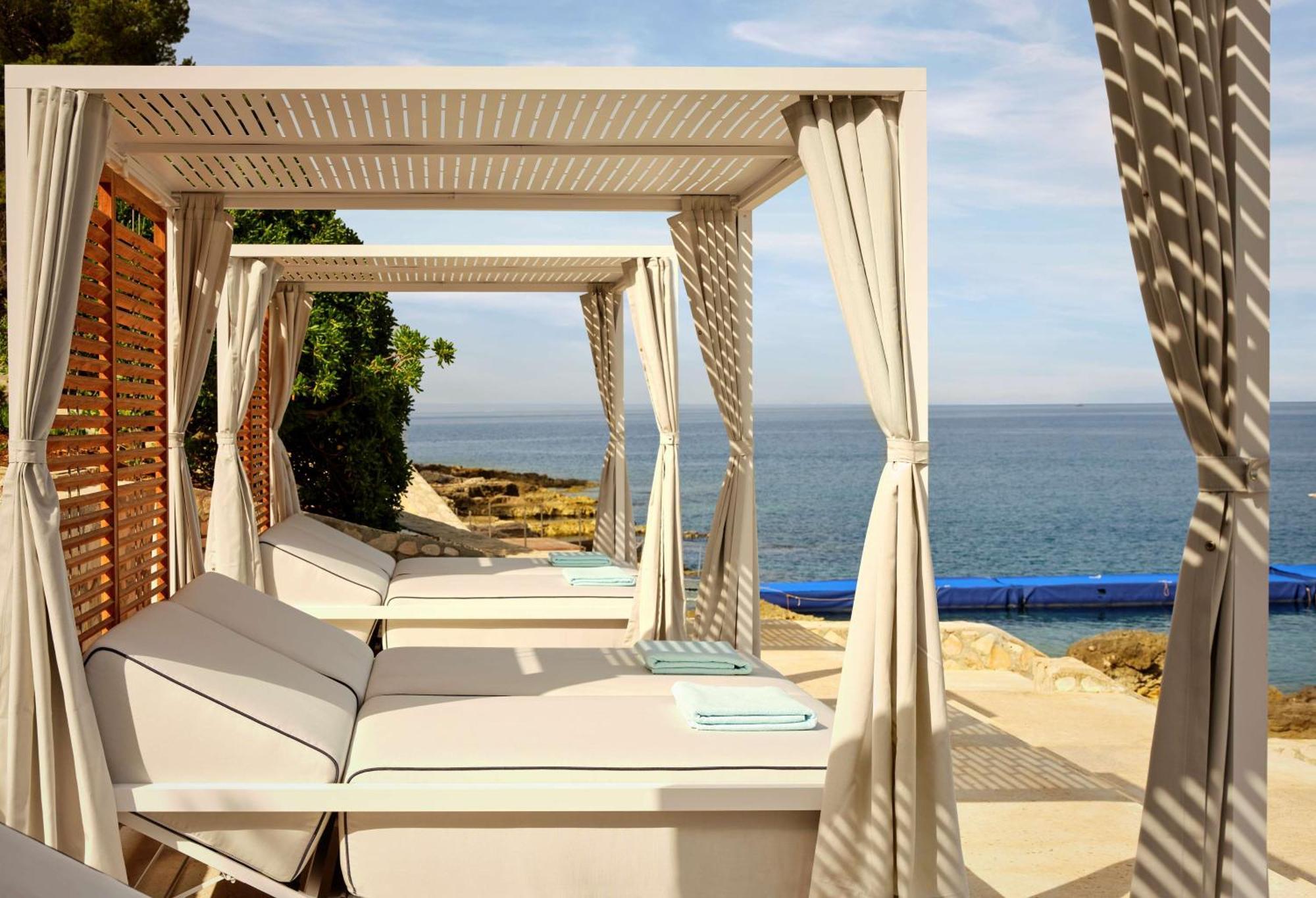 Grand Hotel Brioni Pula, A Radisson Collection Hotel Esterno foto Beach at the hotel