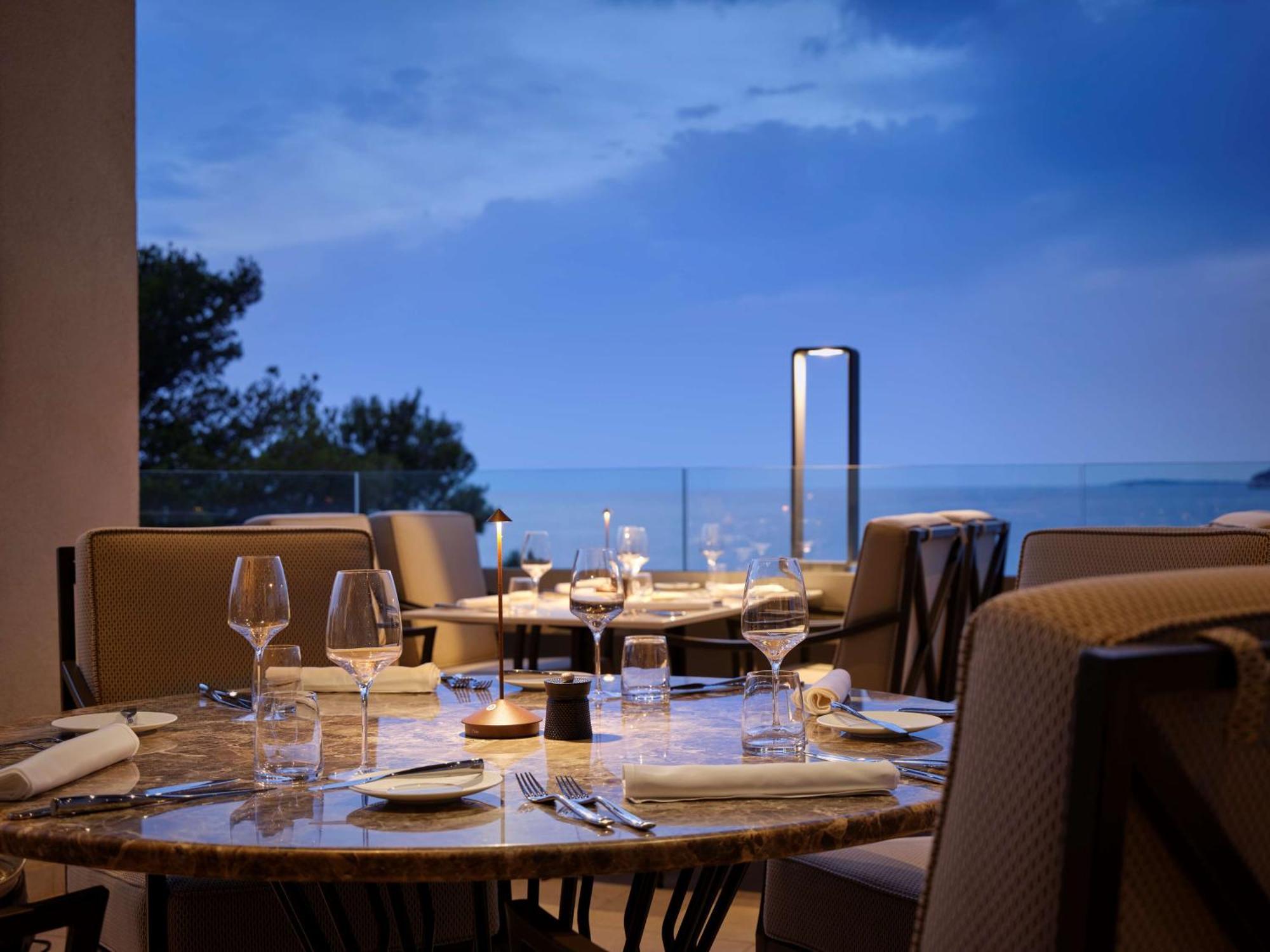 Grand Hotel Brioni Pula, A Radisson Collection Hotel Esterno foto The Deck