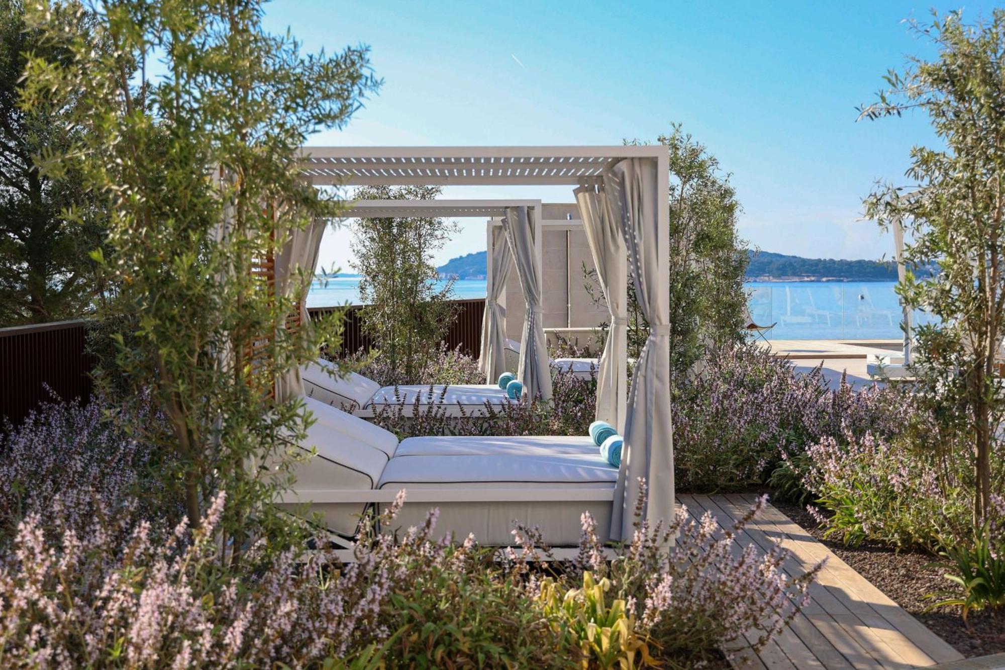 Grand Hotel Brioni Pula, A Radisson Collection Hotel Esterno foto The beach at the hotel