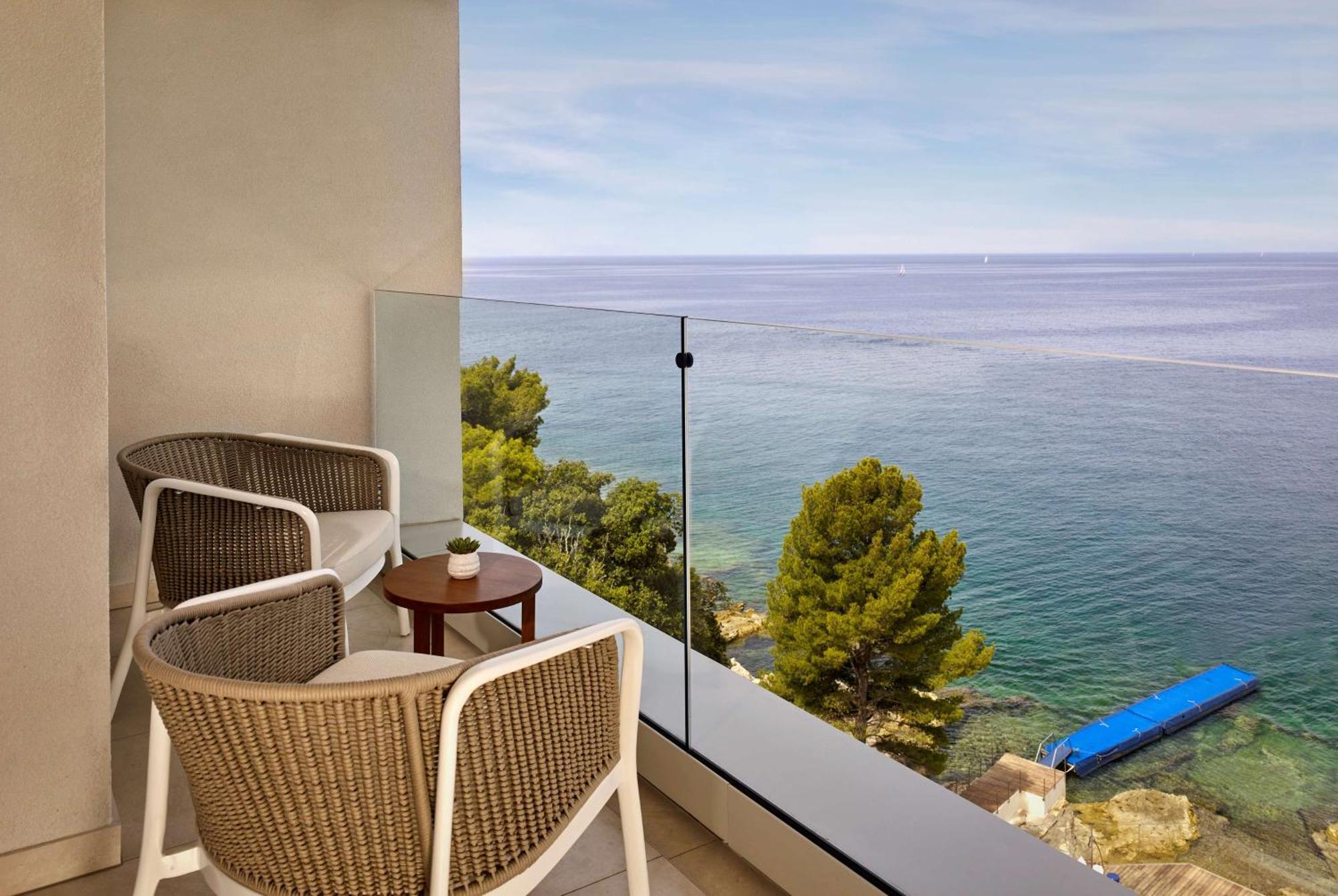 Grand Hotel Brioni Pula, A Radisson Collection Hotel Esterno foto A balcony at the hotel